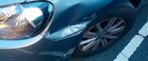bullón me-ha-dado-un-golpe-en-el-coche