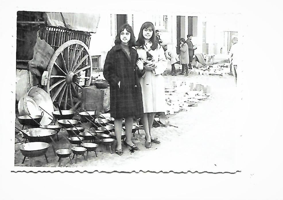 En la plaza SartenesScan.jpg