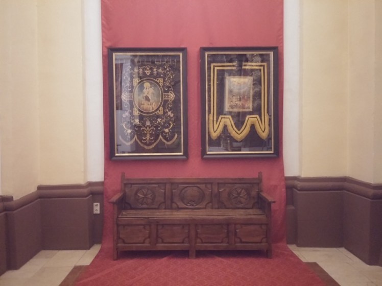 CLARO MANUEL FDEZ.-CABALLERO muestra-estandartes-y-arcon-de-animas-del-carnaval-de-herencia