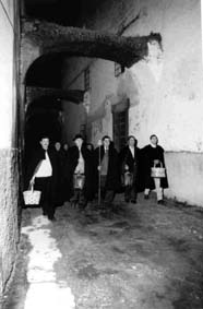 Pidiendo por las animas Casar de Caceres 54-02